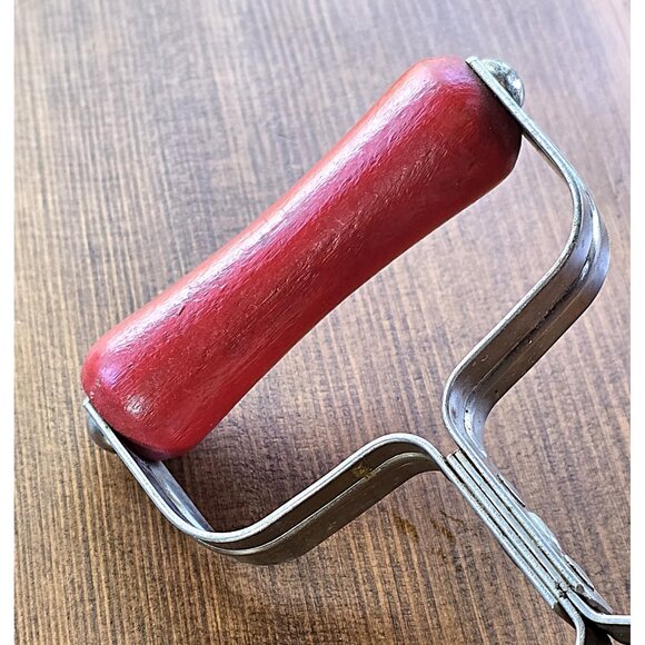 Vintage Androck Red Handle Metal Rotary Eggbeater/Hand Mixer - Made in USA - Picture 4 of 5